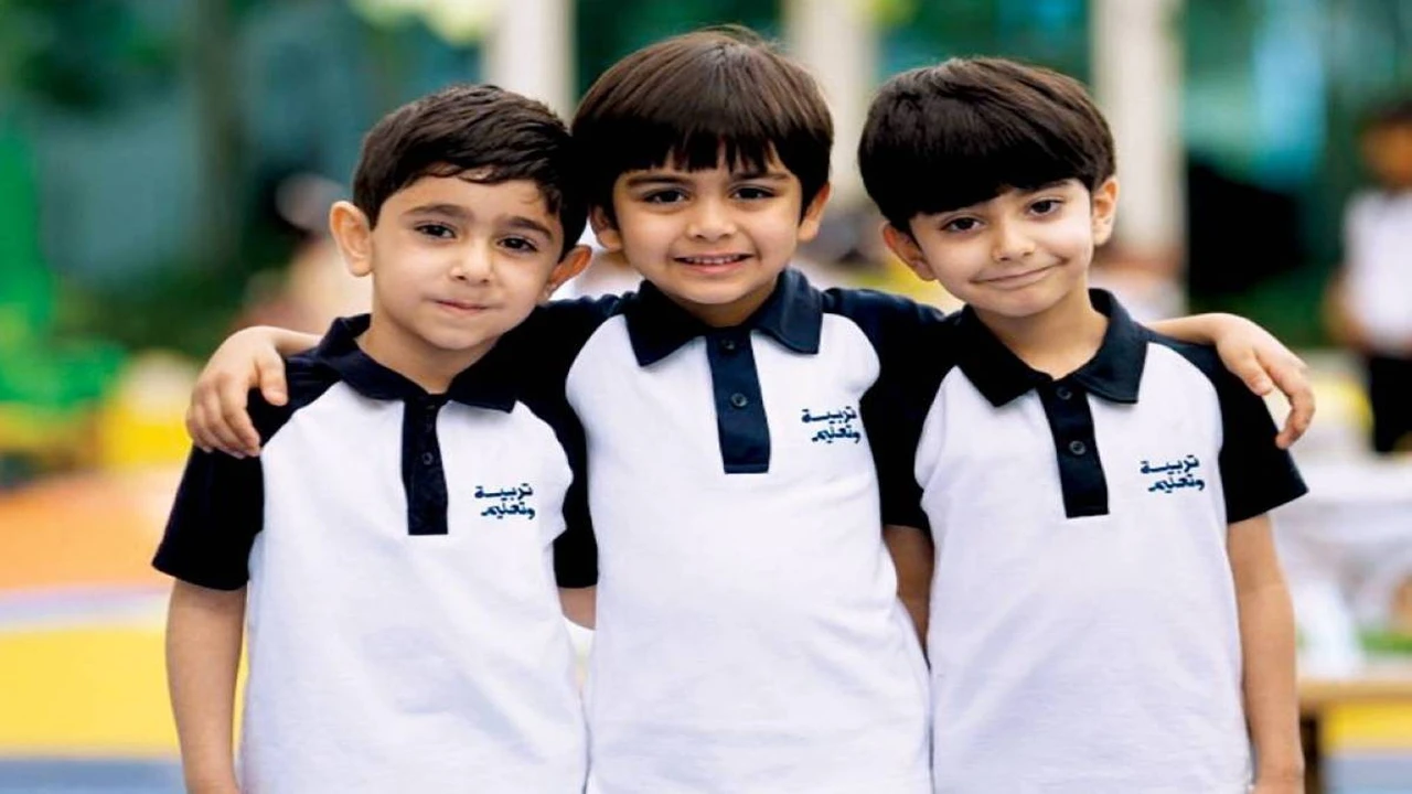 «التربية» تُعلن عن 4 شروط لتفصيل الزي المدرسي و63 منفذًا للبيع